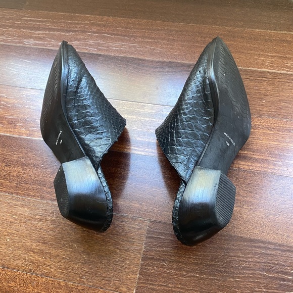 Matisse | Black Leather Clover Mules - Picture 7 of 7